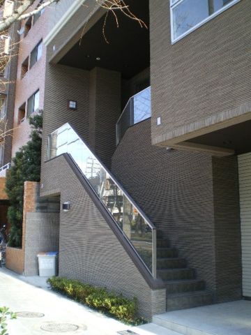 2階、直階段