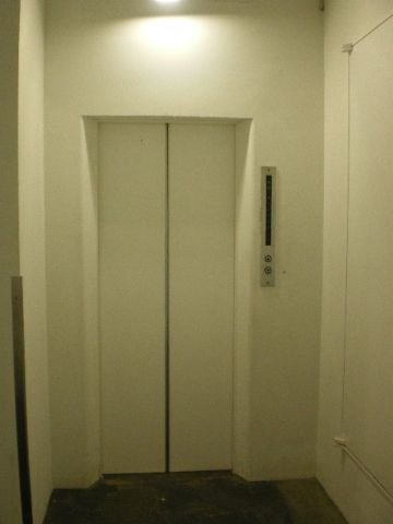 1階。EVホール