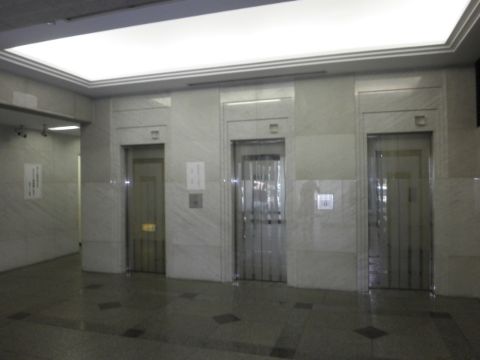 1階、EVホール