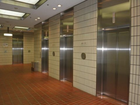 1階、EVホール