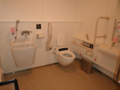 各階、身障者用トイレ