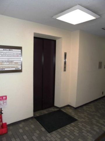 1階、EVホール