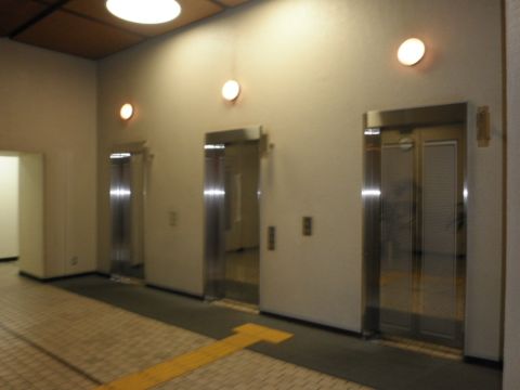 1階、EVホール