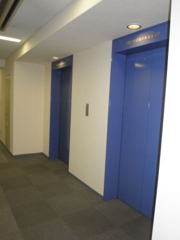 各階、EVホール