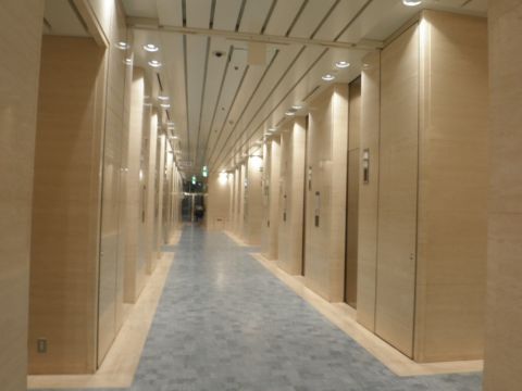 1階、EVホール