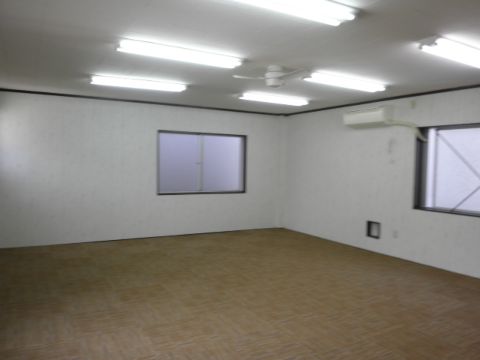 室内:302