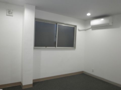 室内、4階