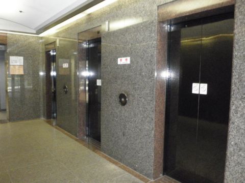 1階、EVホール