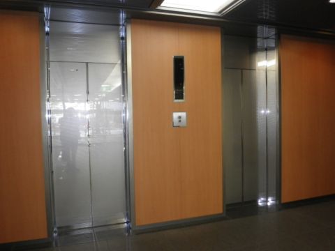 1階、EVホール