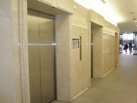 1階、EVホール