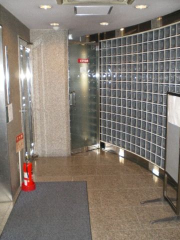 1階、EVホール