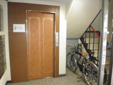 1階、EVホール