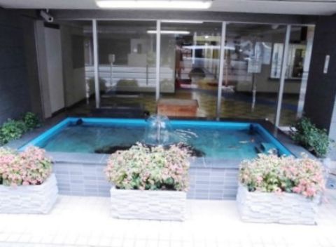1階、玄関横のオブシェ