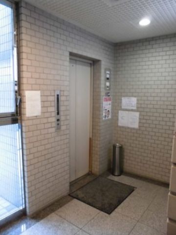 1階、EVホール