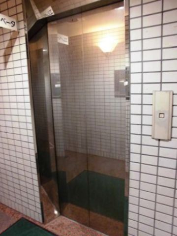 1階、EVホール